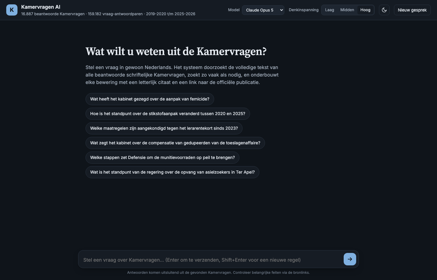 Startscherm met voorbeeldvragen in donker thema